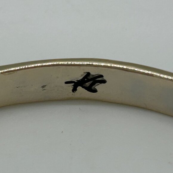 Vintage Kenneth Cole Bangle Bracelet Gold Tone Hammered Signed Stackable SZ 7.5 - Picture 4 of 13